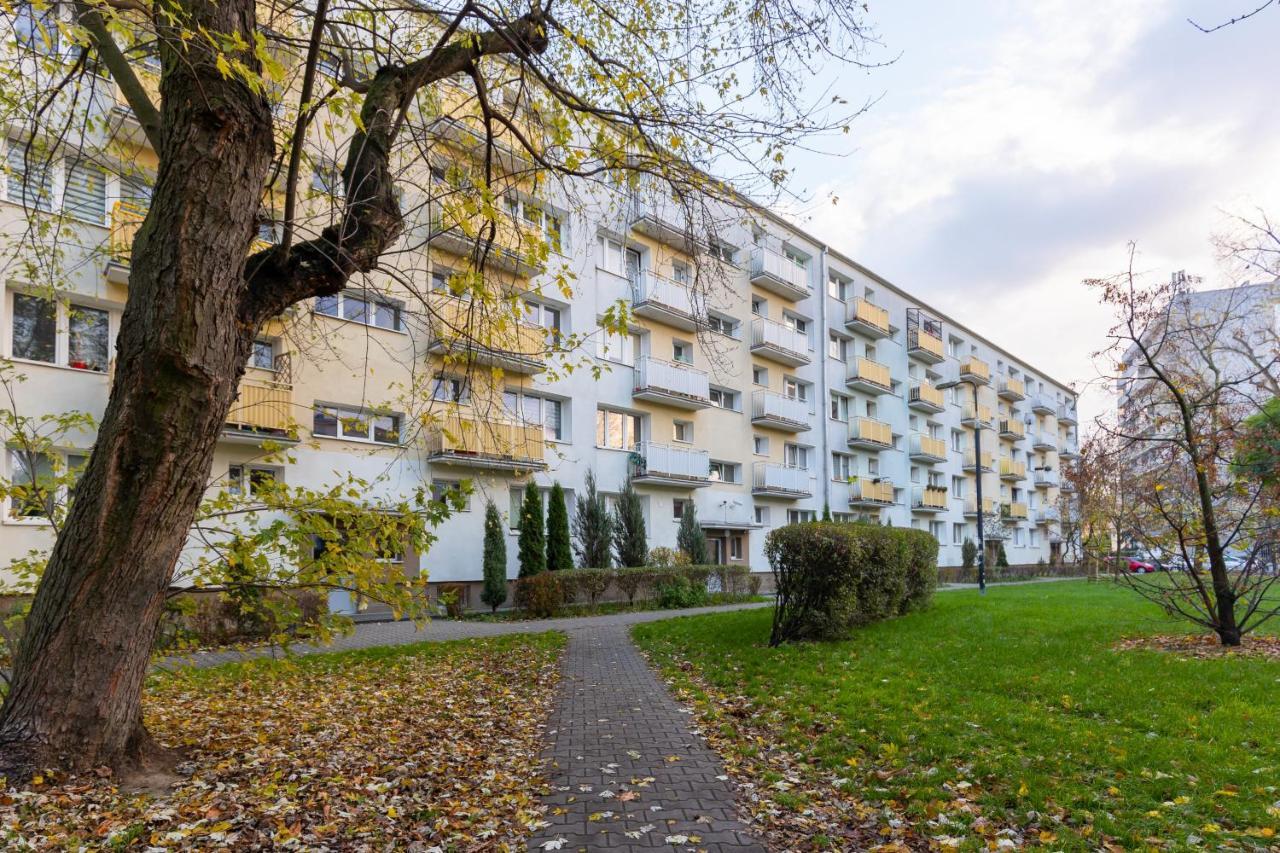 Elekcyjna With Balcony By Renters Apartment