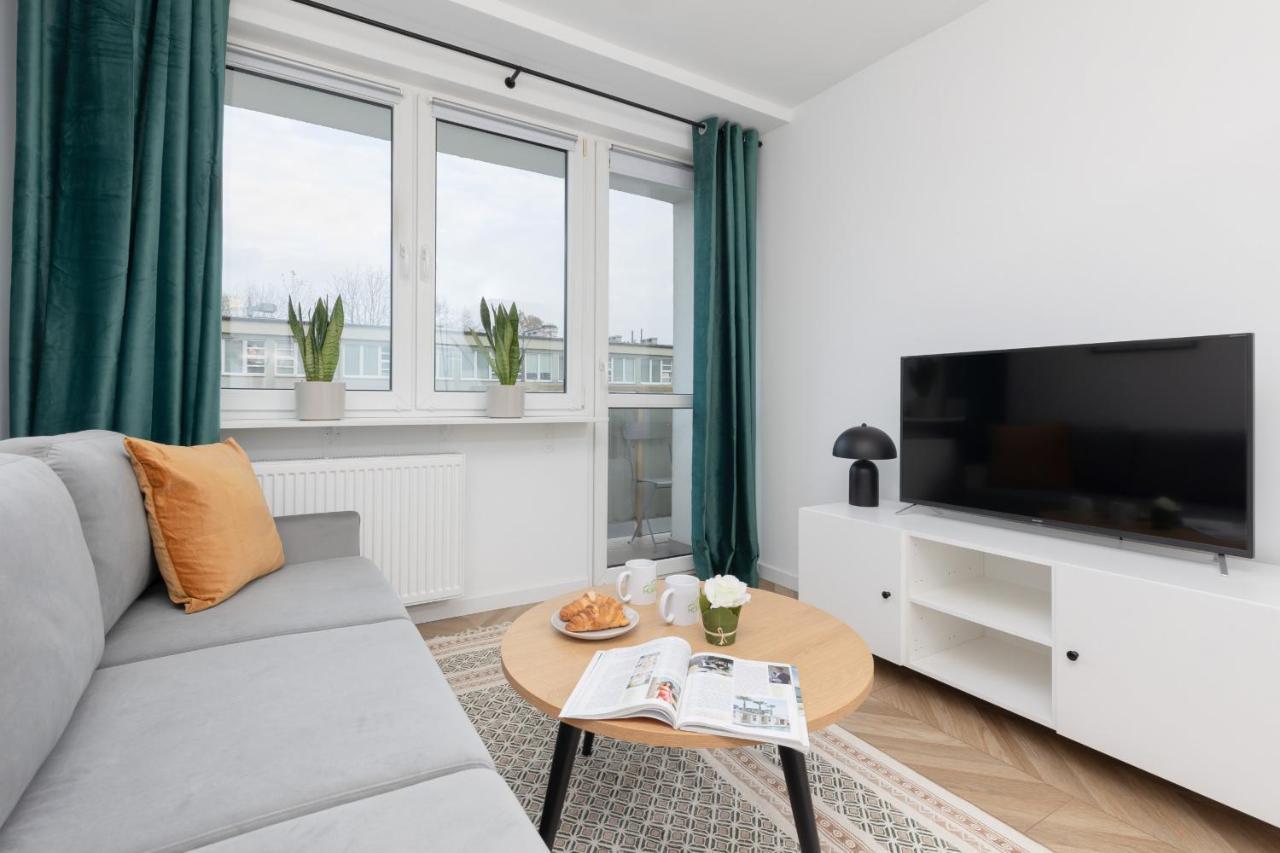 Elekcyjna With Balcony By Renters Apartment