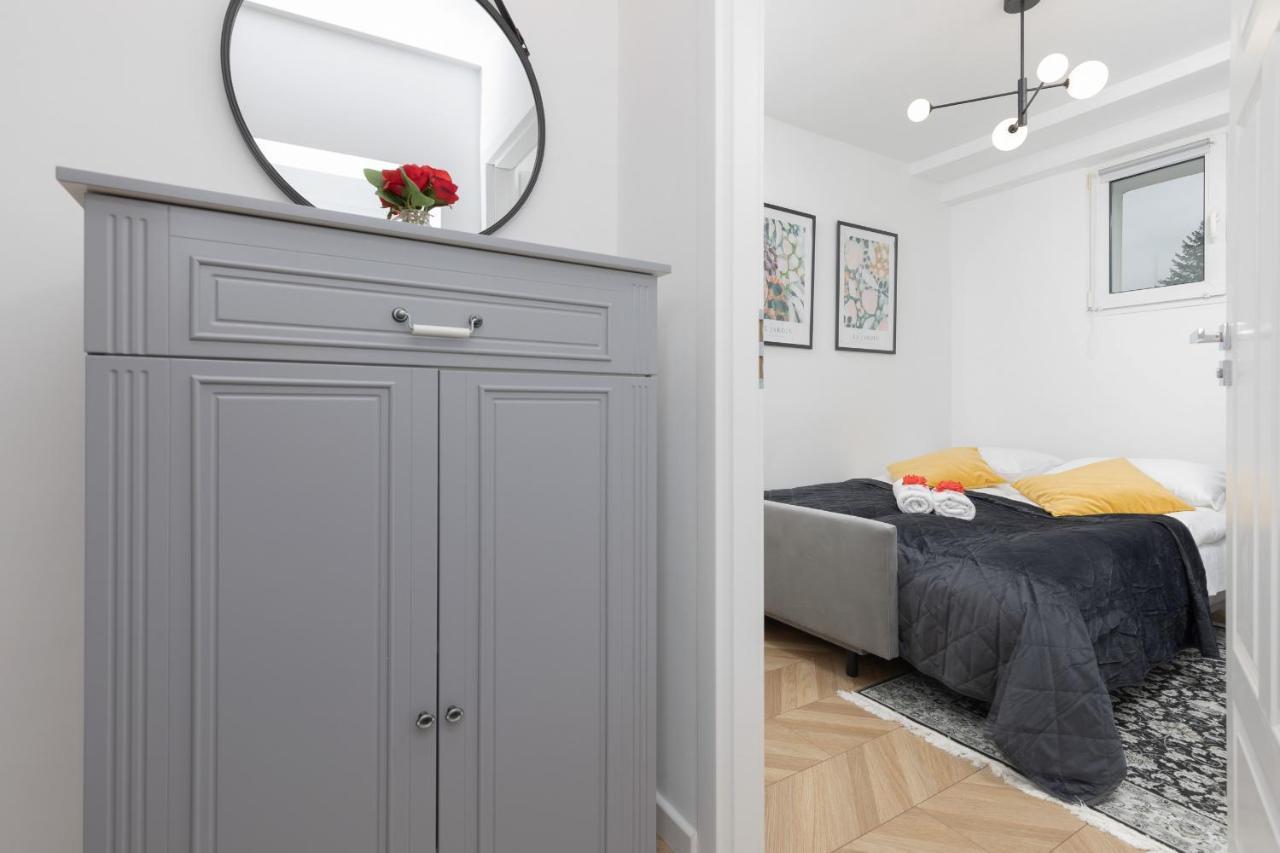 Apartment Elekcyjna With Balcony By Renters
