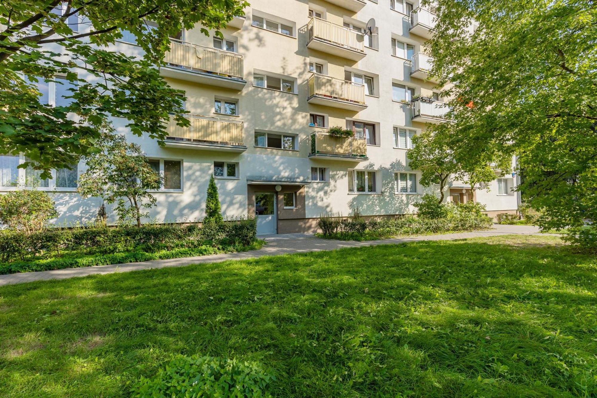 Apartment Elekcyjna With Balcony By Renters