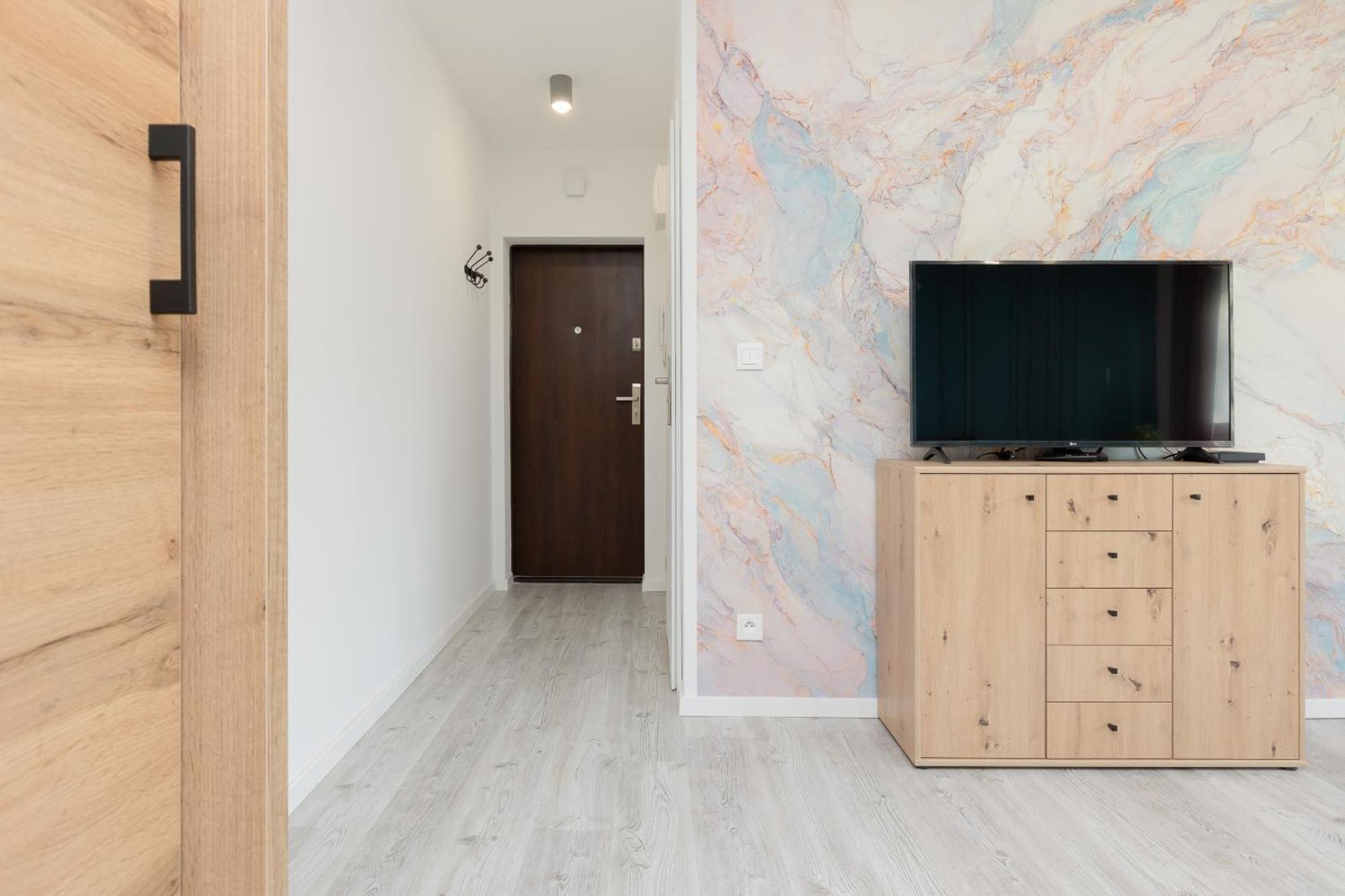 Apartment Elekcyjna With Balcony By Renters